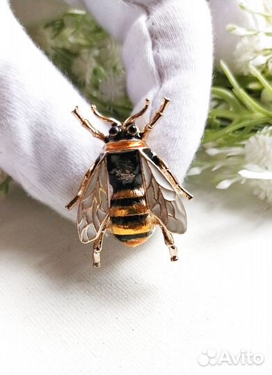 Брошь Пчела красавица, Новая