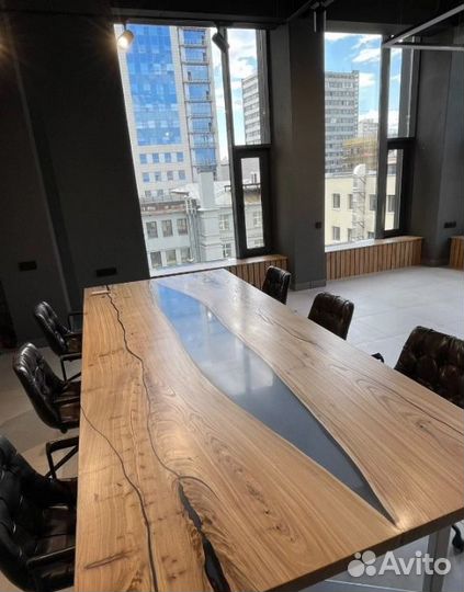 Стол из эпоксидной смолы