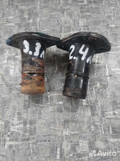 Фланец термостата 3.3л Додж караван Вояджер 01-07г