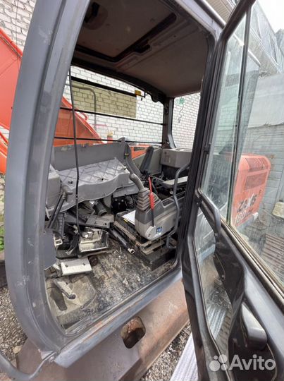 Кабина экскаватора hitachi