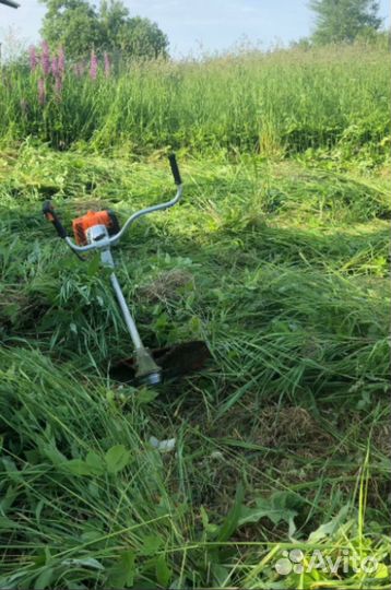 Покос травы триммером