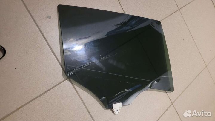 Стекло заднее правое Мазда 3 бм