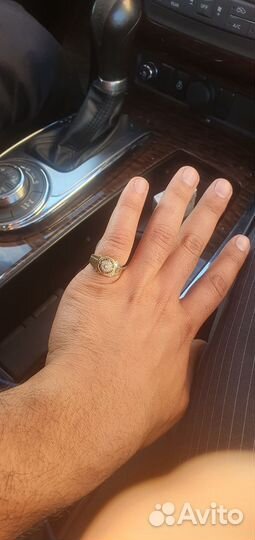 Золотое кольцо с бриллиантом мужское