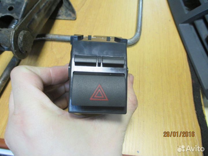 Кнопка аварийной сигнализации для Toyota Camry V40