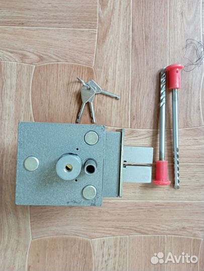 Замок гаражный накладной