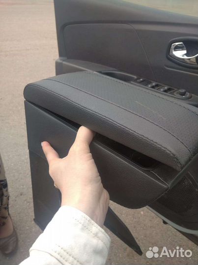 Подлокотник на renault kaptur