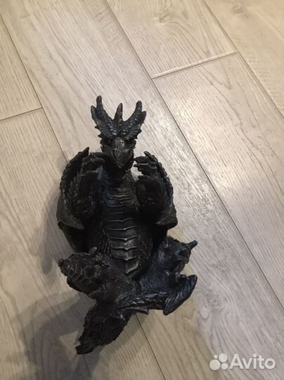 Фигурка дракона из замка Garibaldi