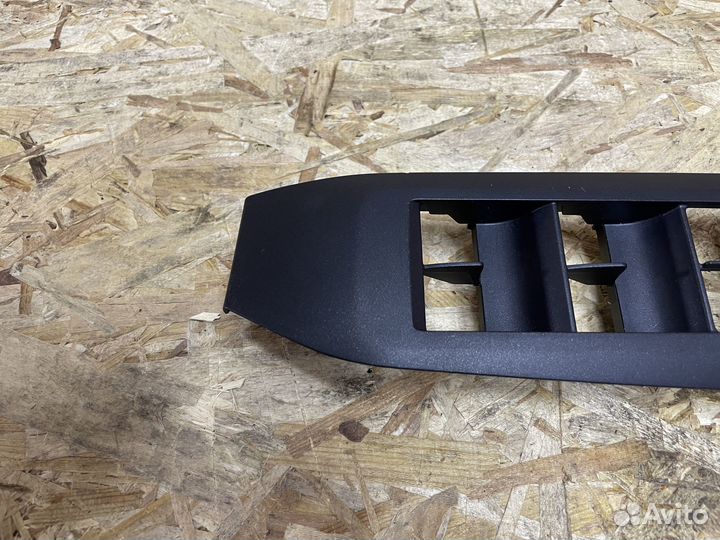 Накладка стеклоподъемников левая Lexus NX