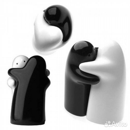 Солонка и перечница. Обнимающиеся человечки