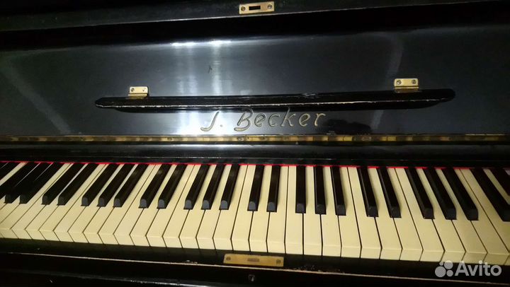 Пианино J. Becker