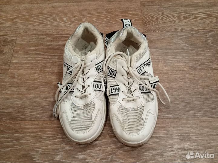 Кроссовки женские