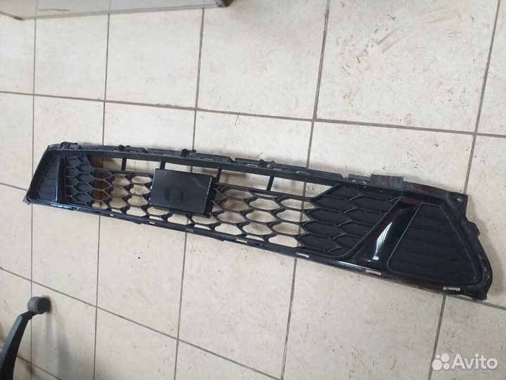 Решетка переднего бампера Kia Ceed 3