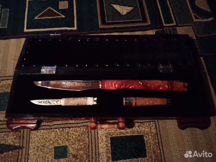 Шкатулка с ножом