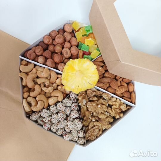 Подарочные наборы из орехов и сухофруктов