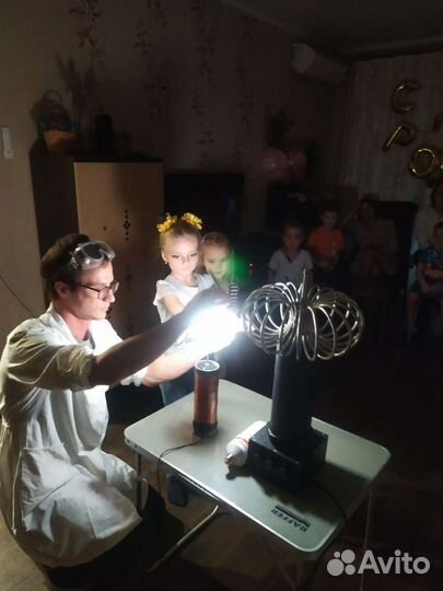 Тесла-шоу для детей, Крио-шоу с жидким азотом