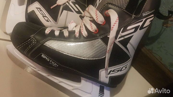 Коньки хоккейные