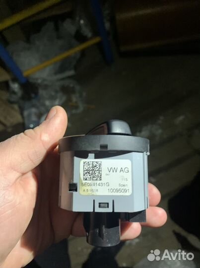 Переключатель света фар Skoda Rapid