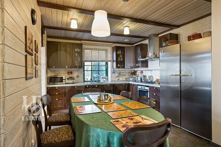 Дом 300 м² на участке 20 сот.