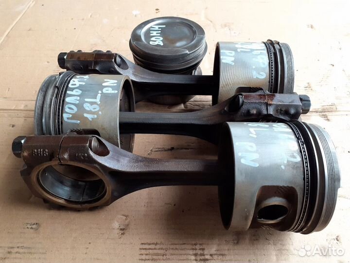 Поршень с шатуном Фольксваген Гольф 2 1.8 бензин