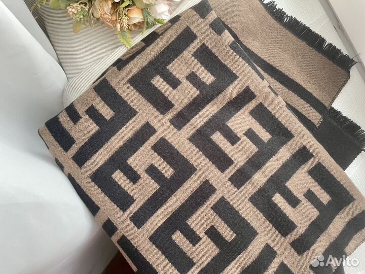 Шарф Fendi