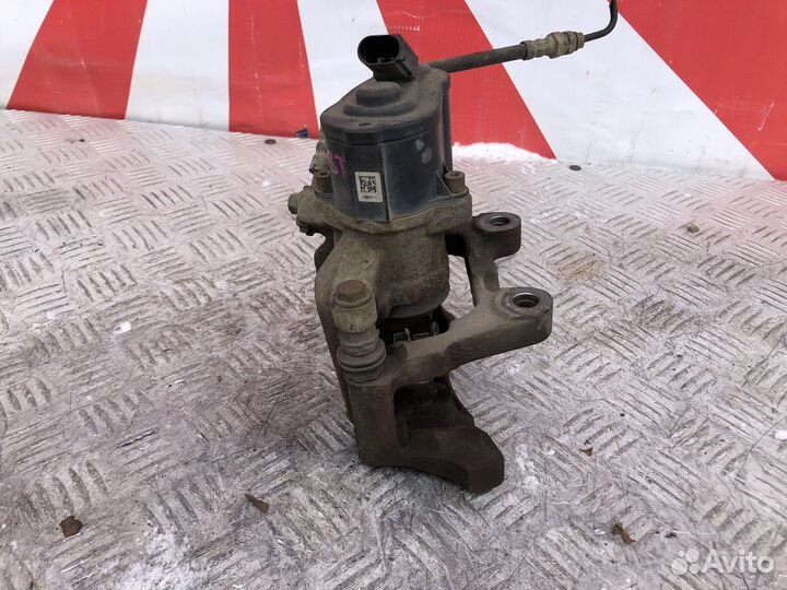 Суппорт задний правый Volkswagen Passat B6