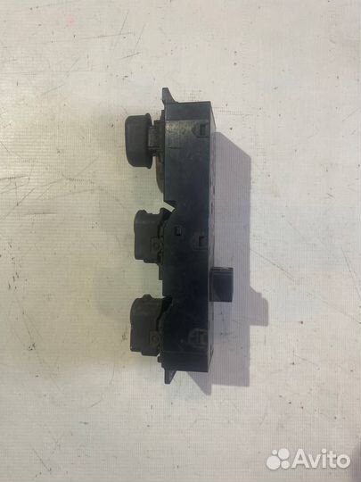 Блок управления стеклоподъемниками Hyundai Solaris