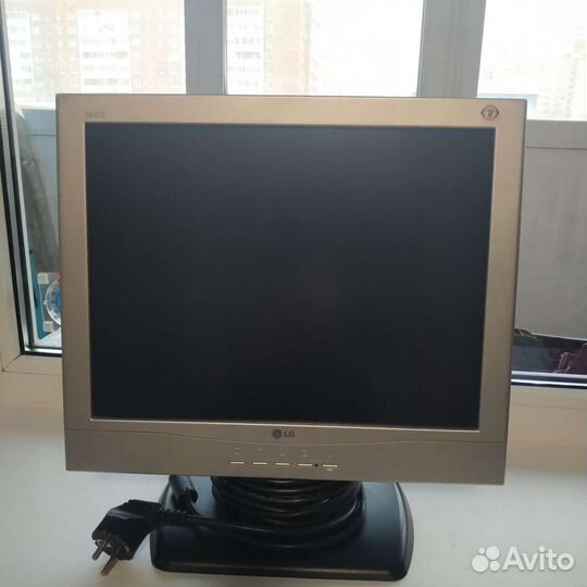 Монитор LG 566LE 15