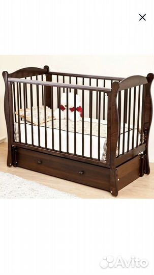 Кроватка детская с маятником, ящиком