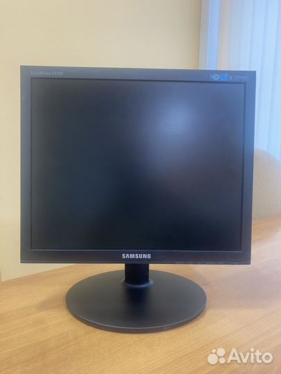 Монитор Samsung