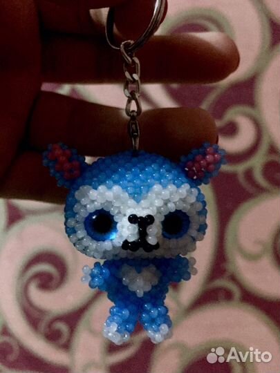 Брелок амигуруми из бисера слома ярко голубая