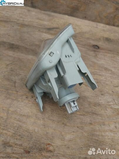 Поворотник левый Toyota Prius 3 ZVW30 81520-47010