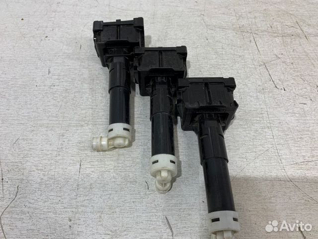 Форсунка омывателя фары передняя правая Toyota