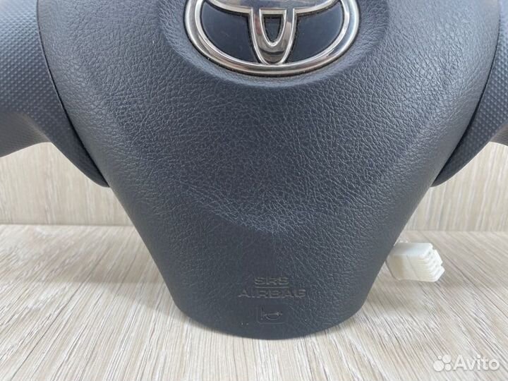 Подушка безопасности в рулевое колесо Toyota