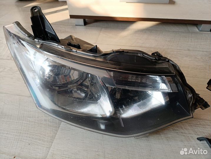 Фары на mitsubishi outlander. 2012 г