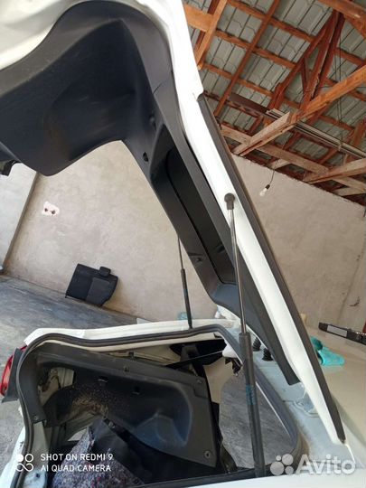 Заднее лобовое стекло на granta лифтбэк