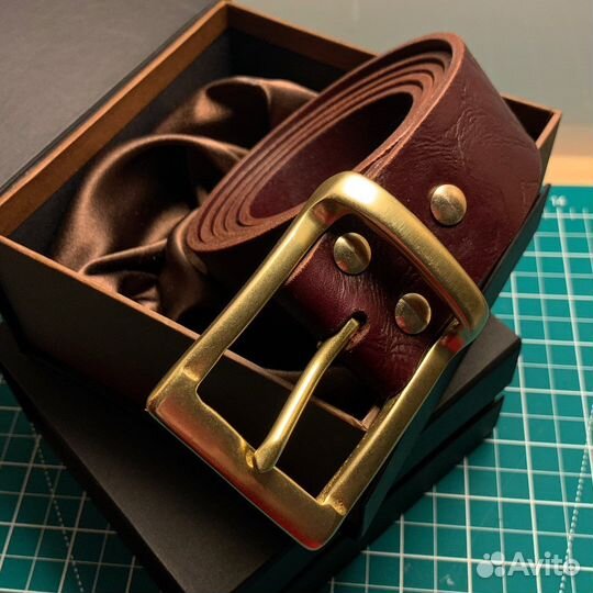 Мужской кожаный ремень коричневый