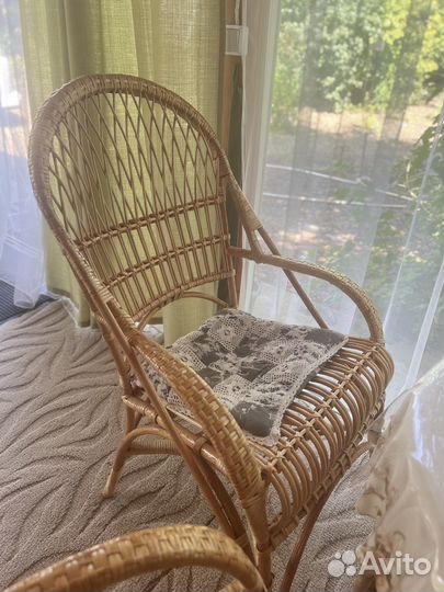 Стол с креслами