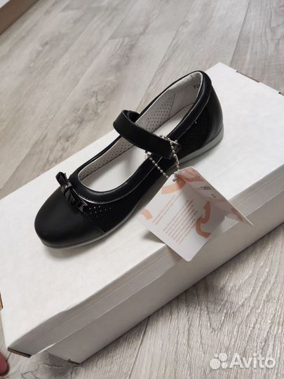 Новые детские туфли