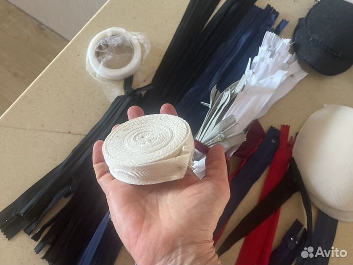 Молнии и что-то для шитья