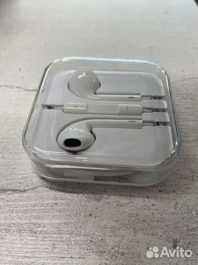 Проводные наушники