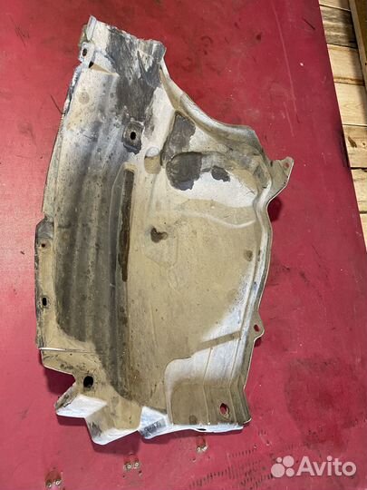 Подкрылок передний правый Nissan Tiida