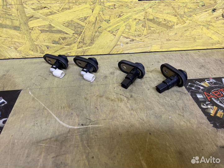 Концевик двери Toyota Caldina AZT241W