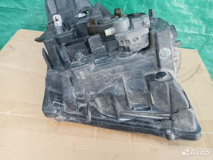 Стекло правой фары Nissan Pathfinder 2005-2010 г