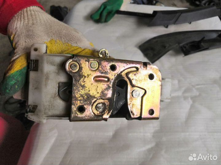 Замок боковой двери задний левый Ford Mondeo 3