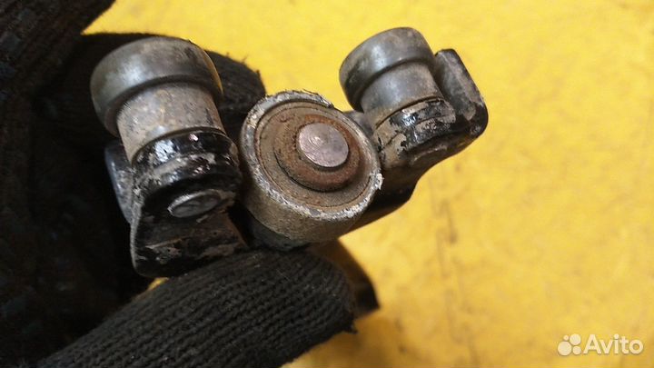 Петля двери Doblo