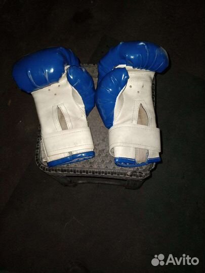 Боксерские перчатки