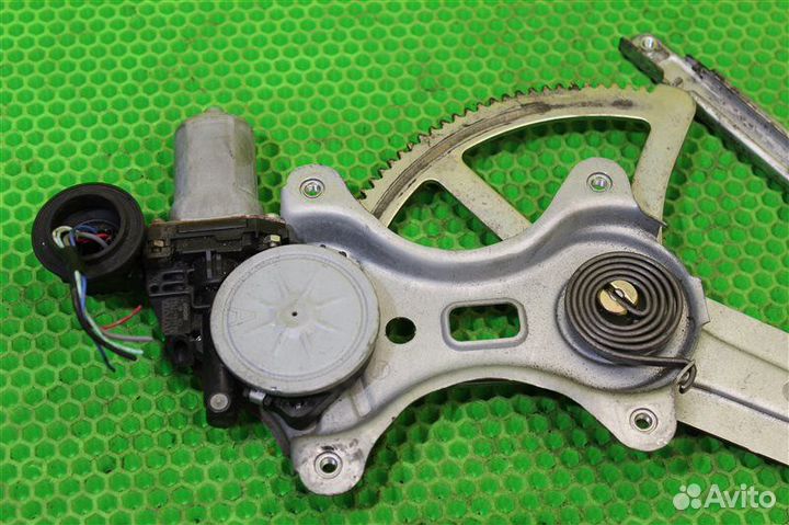 Стеклоподъемник передний правый Lexus Rx330 MCU38