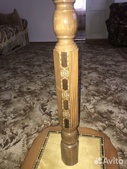 Столик для чтения Корана