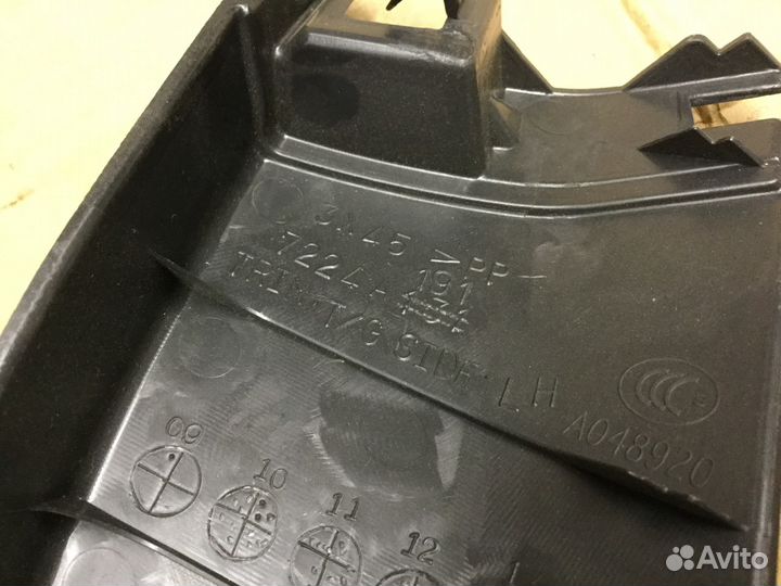 Обшивка двери багажника верхняя Ситроен C4 Аиркрос