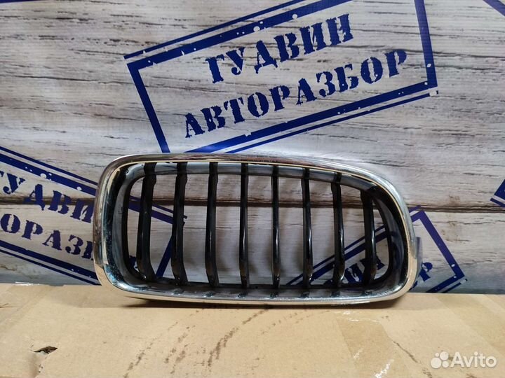 Решетка радиатора правая для BMW 3-серия F30